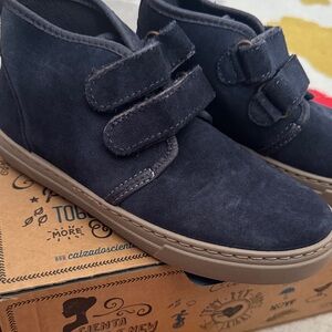 Cienta Kids' Navy Suede Boots